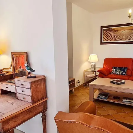 à Proximité De La *