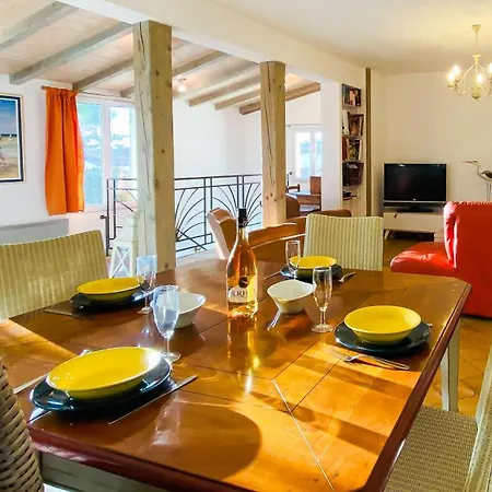 Villa à Proximité De La *